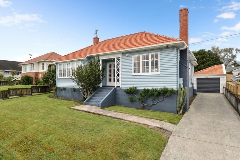 Photo of property in 95 Forest Lake Road, Forest Lake, Hamilton, 3200