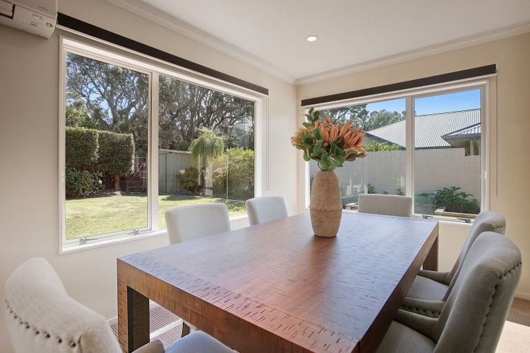 Photo of property in 5 Kawaroa Close, New Plymouth, 4310