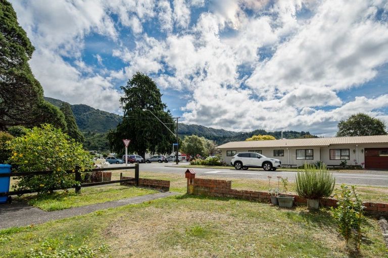 Photo of property in 2/24 Scotland Street, Picton, 7220