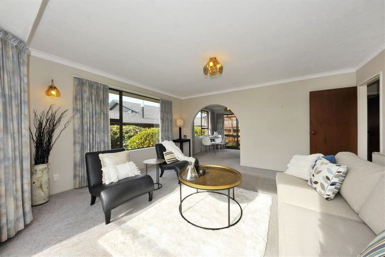 Photo of property in 2/2 Kingham Place, Avonhead, Christchurch, 8042