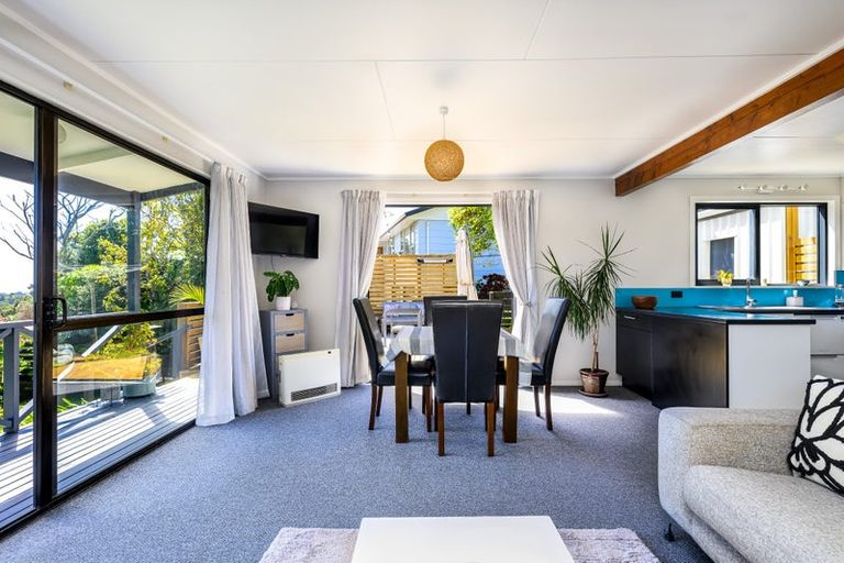 Photo of property in 3 Lindaver Grove, Merrilands, New Plymouth, 4312