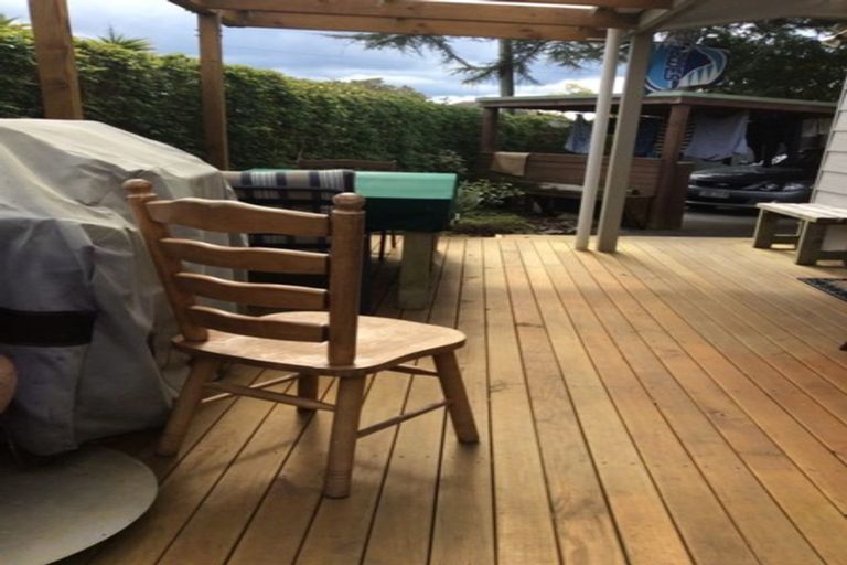 Photo of property in 6a Holman Road, Te Atatu Peninsula, Auckland, 0610