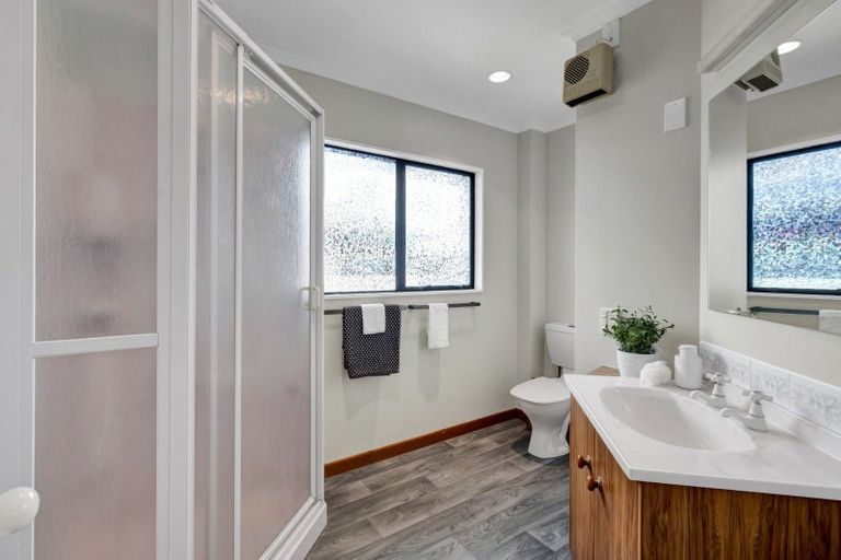 Photo of property in 15 Del Mar Place, Merrilands, New Plymouth, 4312