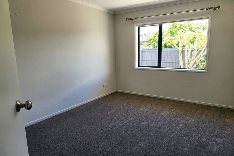 Photo of property in 27 Tussock Avenue, Mangere, Auckland, 2022