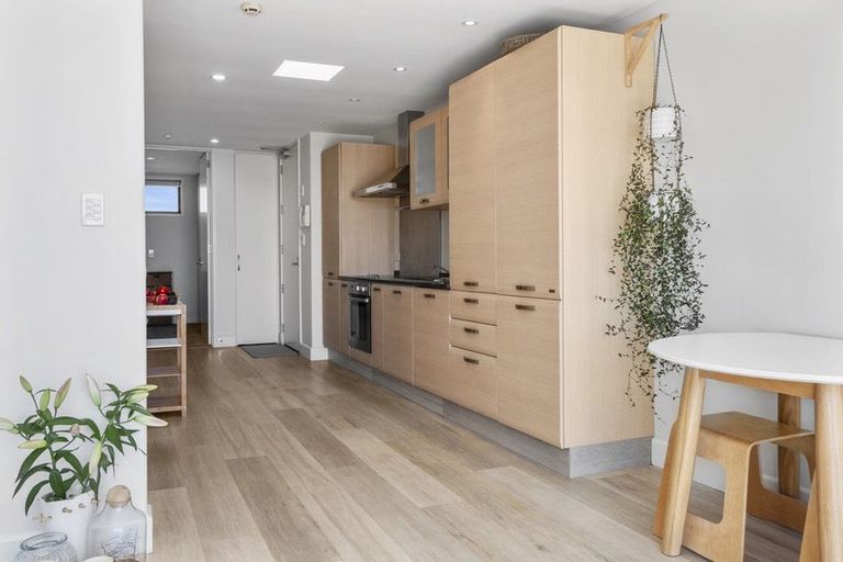 Photo of property in Customhouse Apartments, 314l Maunganui Road, Mount Maunganui, 3116