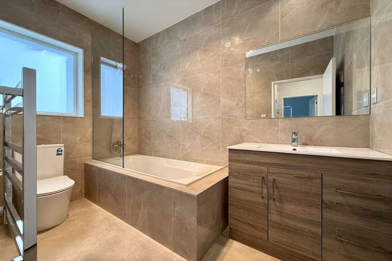 Photo of property in 35 Red Hills Road, Massey, Auckland, 0614