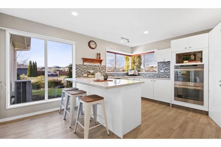 Photo of property in 2 Hatfield Place, Avonhead, Christchurch, 8042