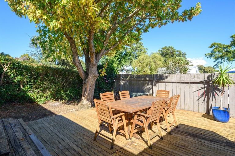 Photo of property in 60 Fairdene Avenue, Henderson, Auckland, 0610