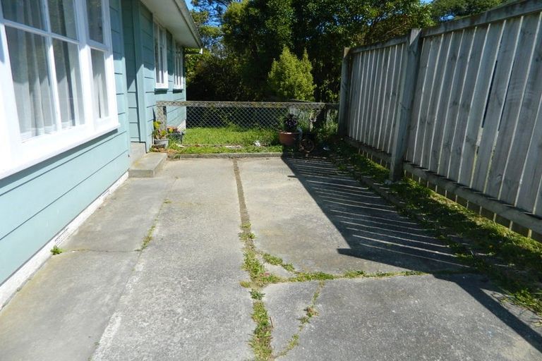Photo of property in 24 Rangituhi Crescent, Takapuwahia, Porirua, 5022