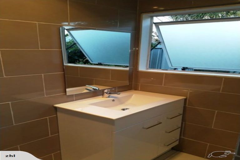 Photo of property in 2/61 Greenslade Crescent, Northcote, Auckland, 0627