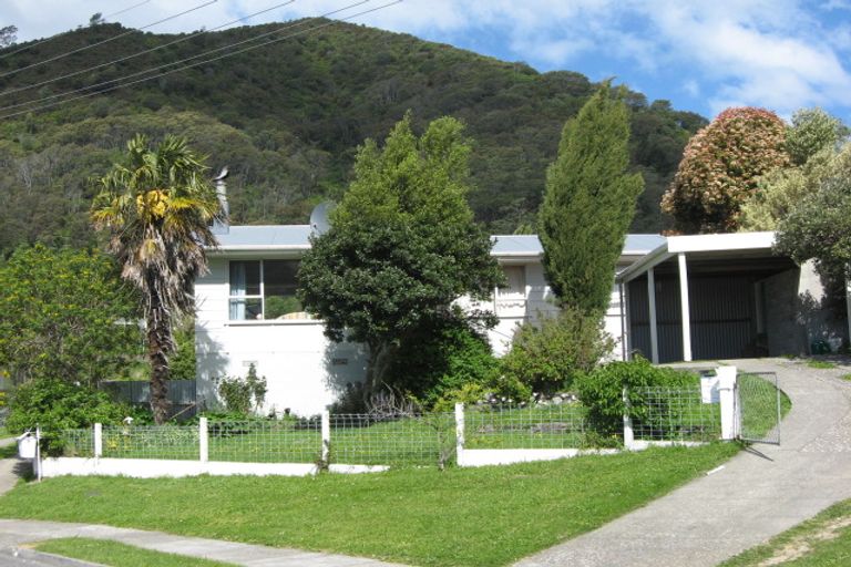 Photo of property in 4 Waitohi Place, Picton, 7220