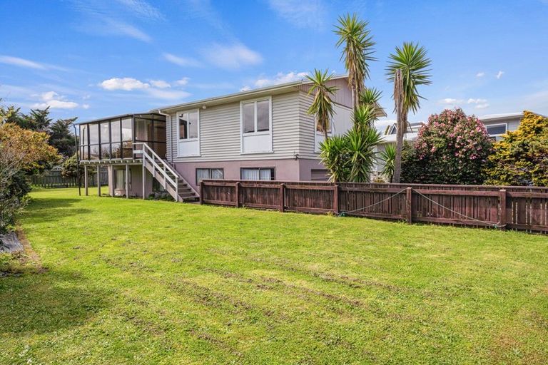 Photo of property in 49 Nevada Drive, Merrilands, New Plymouth, 4312