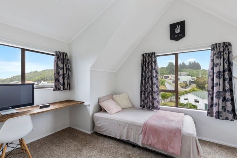 Photo of property in 16a Jasmine Grove, Maungaraki, Lower Hutt, 5010