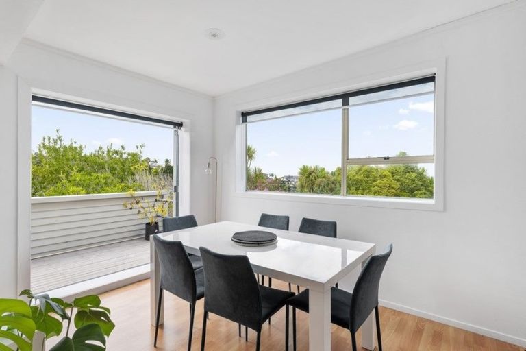 Photo of property in 13/18 Parr Terrace, Castor Bay, Auckland, 0620
