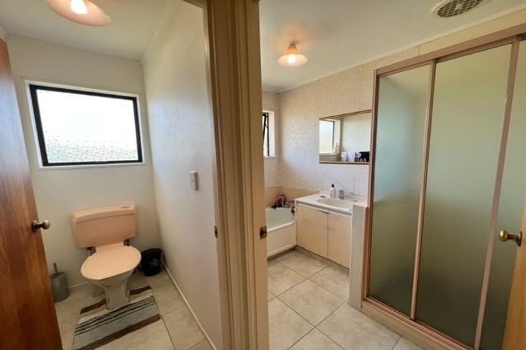 Photo of property in 2/52 Galloway Crescent, Farm Cove, Auckland, 2012