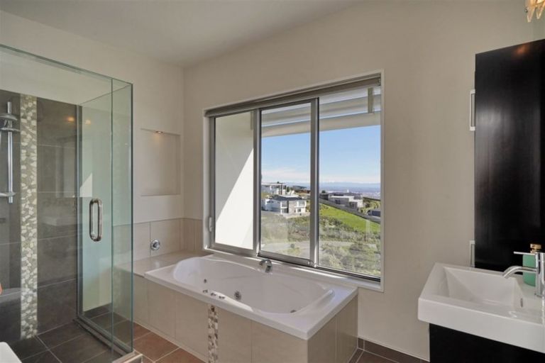 Photo of property in 5 Peregrine Close, Mount Pleasant, Christchurch, 8081