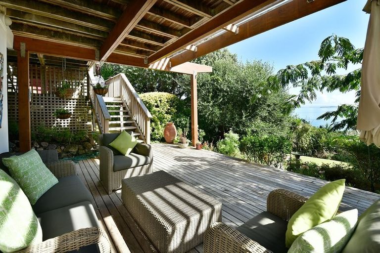 Photo of property in 104 Pacific Parade, Army Bay, Whangaparaoa, 0930