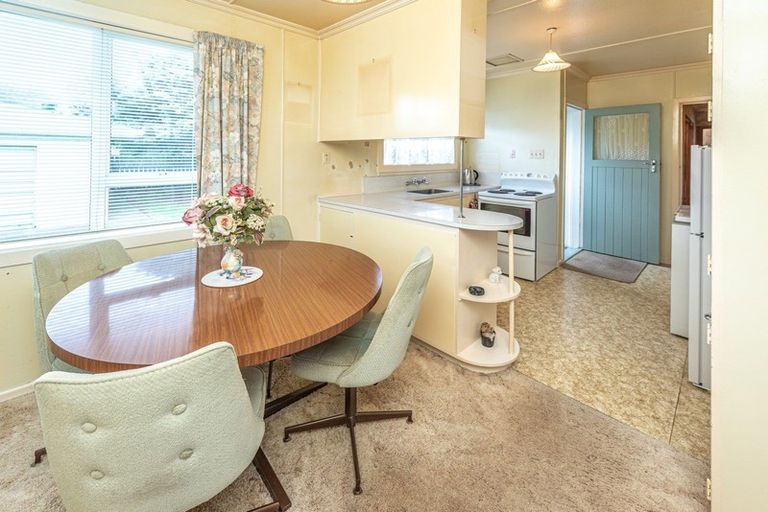 Photo of property in 16 Laird Street, Castlecliff, Whanganui, 4501