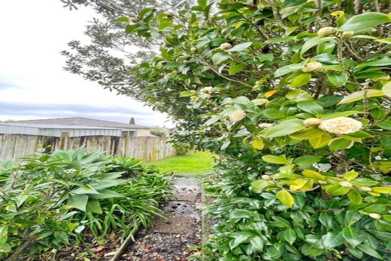 Photo of property in 129 Aviemore Drive, Highland Park, Auckland, 2010