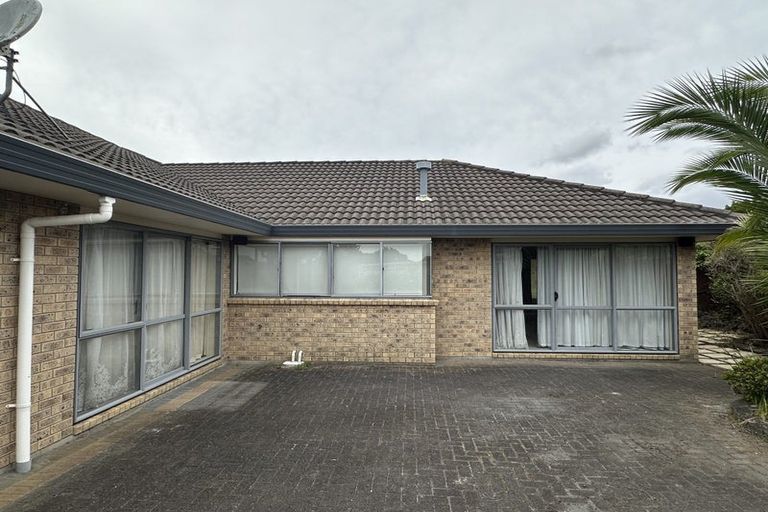 Photo of property in 10 Mullagh Place, East Tamaki Heights, Auckland, 2016
