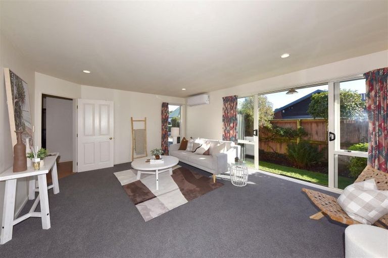 Photo of property in 4 Rosefield Lane, Northcote, Christchurch, 8052