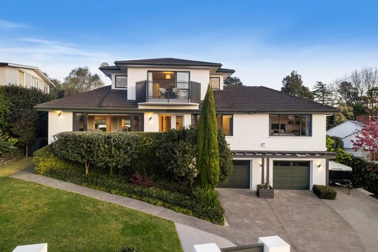 Photo of property in 6 Liston Crescent, Cockle Bay, Auckland, 2014