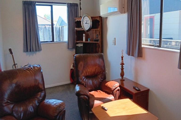 Photo of property in 16 Hunter Street, Westport, 7825