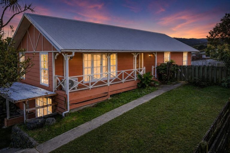 Photo of property in 89 Norana Road, Timberlea, Upper Hutt, 5018