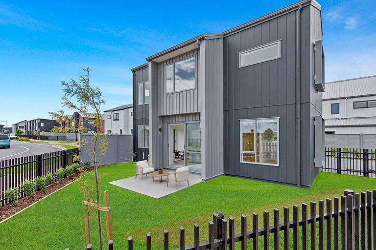 Photo of property in 39 Parkmore Drive, Rosehill, Papakura, 2113