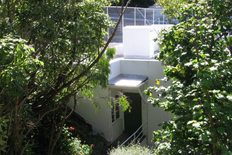 Photo of property in 1 San Sebastian Road, Kelburn, Wellington, 6012