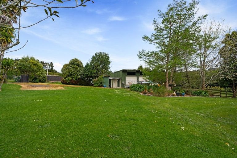 Photo of property in 175 Oraha Road, Kumeu, 0892