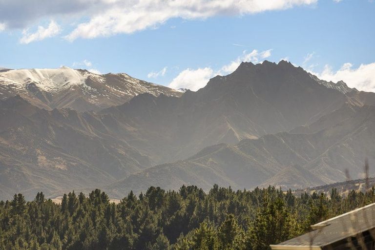 Photo of property in Northlake, 14 Linnburn Road, Wanaka, 9305