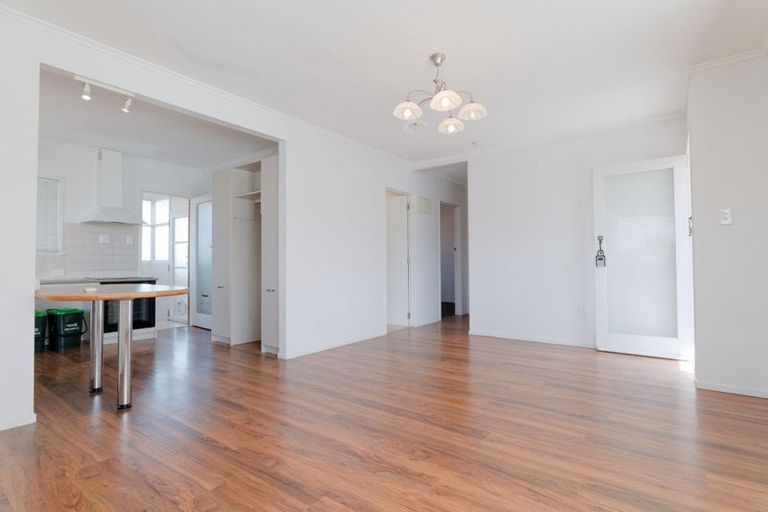 Photo of property in 1/760 Beach Road, Browns Bay, Auckland, 0630