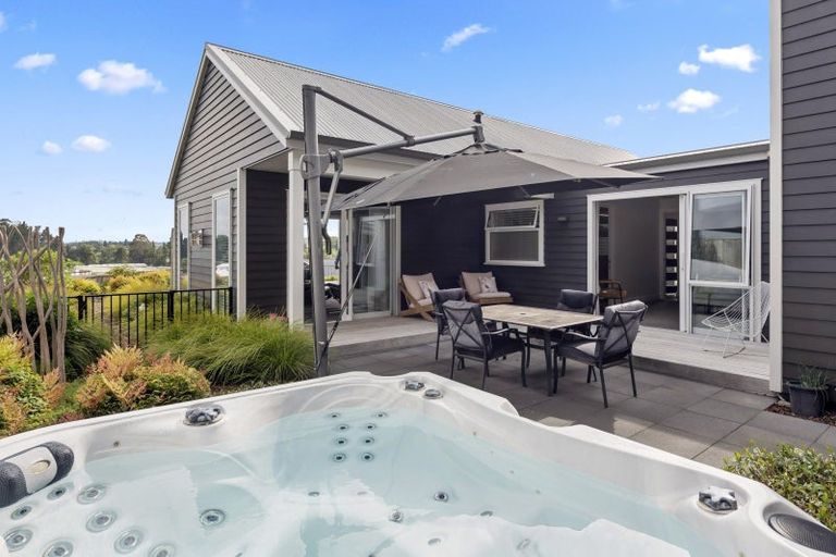 Photo of property in 5 Azalea Lane, Waipahihi, Taupo, 3330