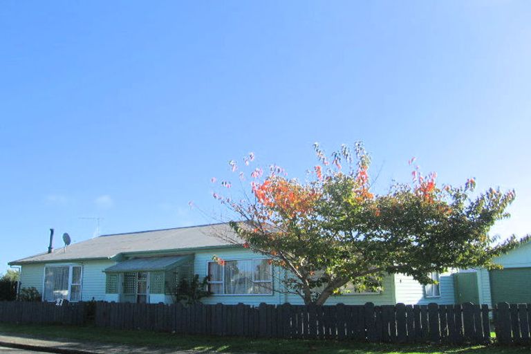 Photo of property in 27 Mazengarb Road, Paraparaumu Beach, Paraparaumu, 5032