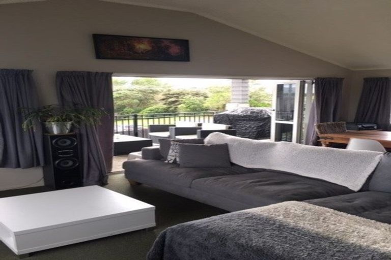 Photo of property in 10 Lorenzen Bay Road, Raglan, 3225