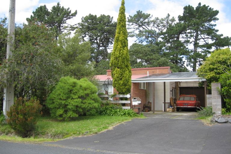 Photo of property in 33 Ferry Parade, Herald Island, Auckland, 0618