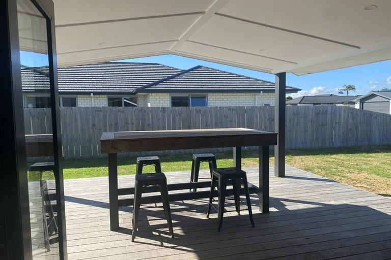 Photo of property in 21 Saint Michael Crescent, One Tree Point, 0118