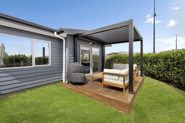 Photo of property in 30 Whareatua Avenue, Takanini, 2112