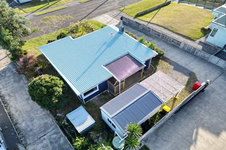 Photo of property in 26 Pratt Avenue, Foxton Beach, Foxton, 4815