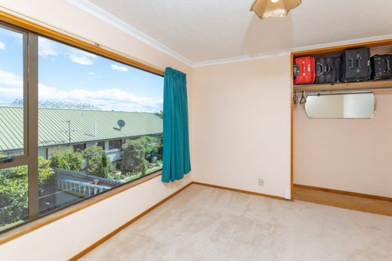 Photo of property in 10 Pyatt Place, Redwood, Christchurch, 8051
