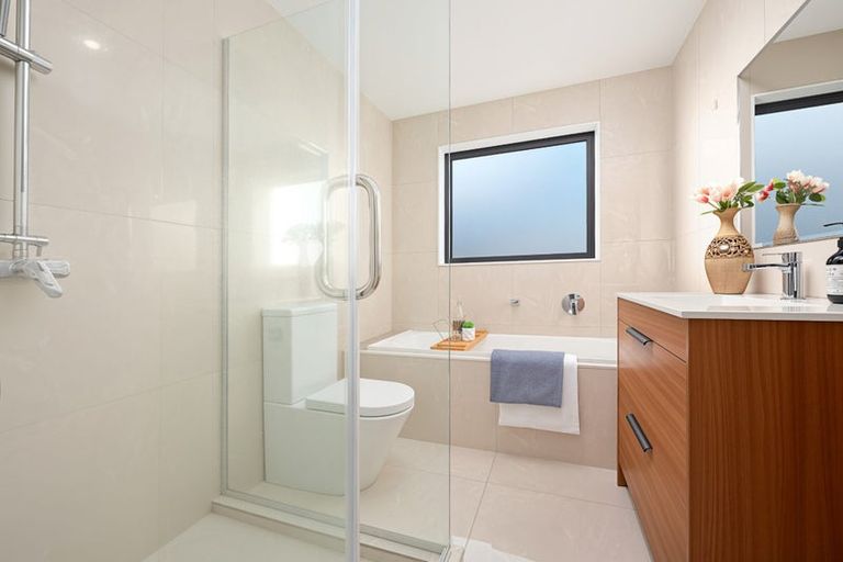 Photo of property in 32 Mcwhirters Farm Lane, Massey, Auckland, 0614
