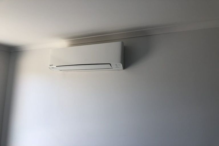 Photo of property in 2 Opaoa Way, Aotea, Porirua, 5024