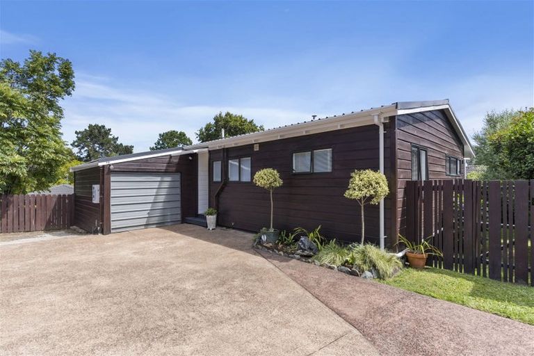 Photo of property in 2/8 Wattle Street, New Lynn, Auckland, 0600