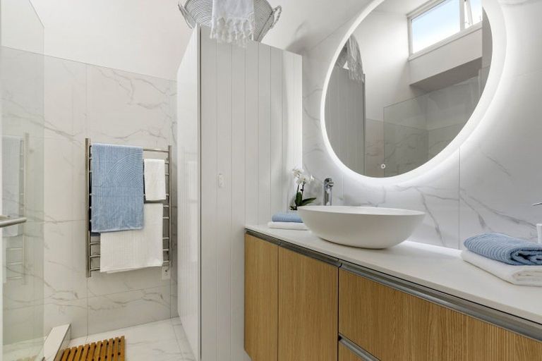 Photo of property in 2/6 North Avenue, Narrow Neck, Auckland, 0624