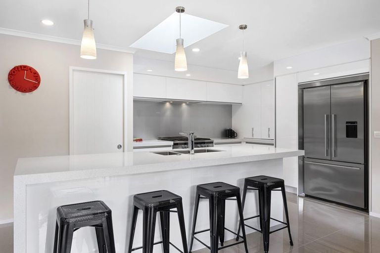 Photo of property in 12 Anderson Way, Highlands Park, New Plymouth, 4312