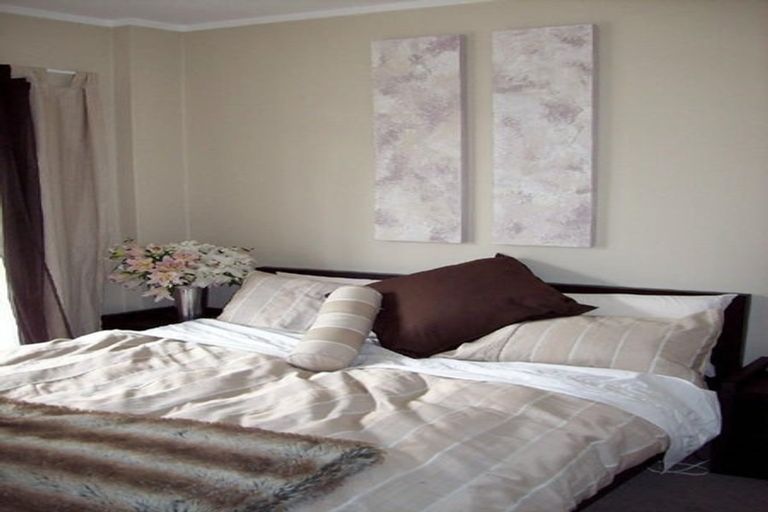 Photo of property in 2/66 Victoria Road, Devonport, Auckland, 0624