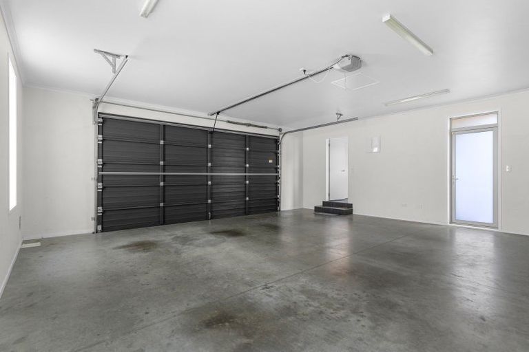 Photo of property in 33 Karoro Road, One Tree Point, 0118