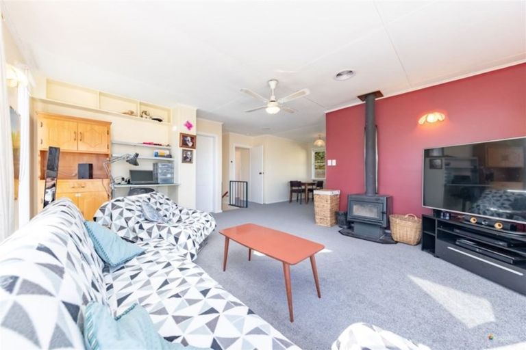 Photo of property in 14 Manor Drive, Stokes Valley, Lower Hutt, 5019