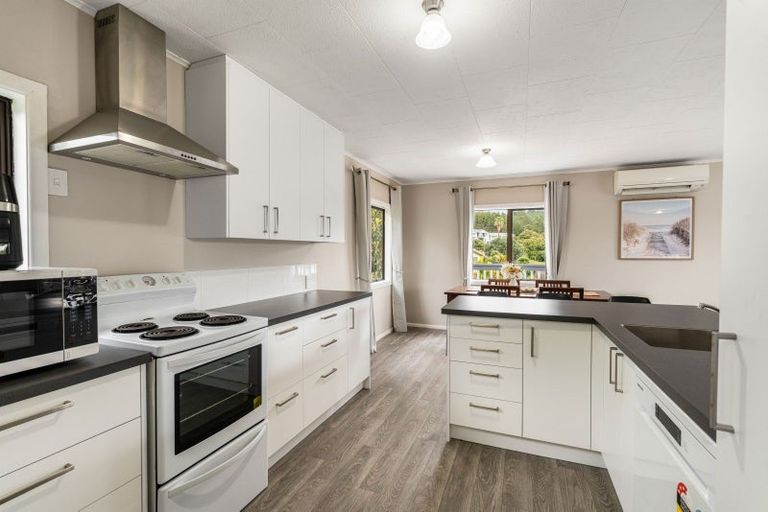 Photo of property in 124 Onemana Drive, Onemana, Whangamata, 3691